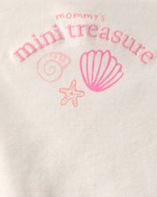 Cargar imagen en el visor de la galería, 2-Piece 'Mommy's Mini Treasure' Shell Bodysuit & Pant Set - Pink/Ivory