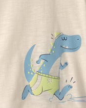 Cargar imagen en el visor de la galería, Playera Con Gráfico De Dinosaurio Jugando Fútbol Soccer Blanca