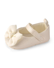 Cargar imagen en el visor de la galería, Baby Girl Mary Jane Dress Shoes - Cream