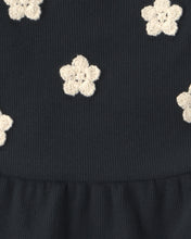 Cargar imagen en el visor de la galería, Conjunto De 2 Piezas Floral Con Playera Bordada Y Short
