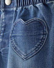 Cargar imagen en el visor de la galería, Heart Pocket Barrel Jeans - Blue
