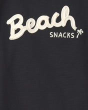 Cargar imagen en el visor de la galería, Playera Con Gráfico 'Beach Snacks'  Negra
