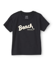 Cargar imagen en el visor de la galería, Playera Con Gráfico 'Beach Snacks'  Negra
