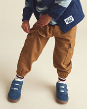 Cargar imagen en el visor de la galería, Toddler Boy Cargo Joggers - Brown
